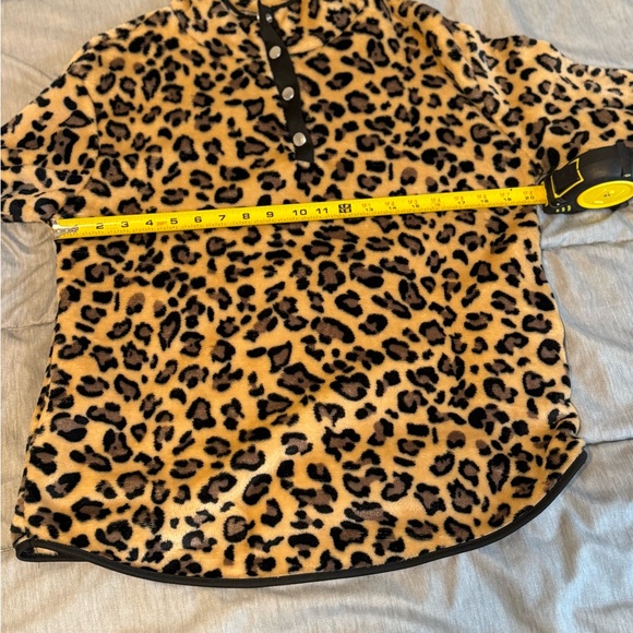 XL LEOPARD LIKE FLEECE SWEATER! - Picture 3 of 5